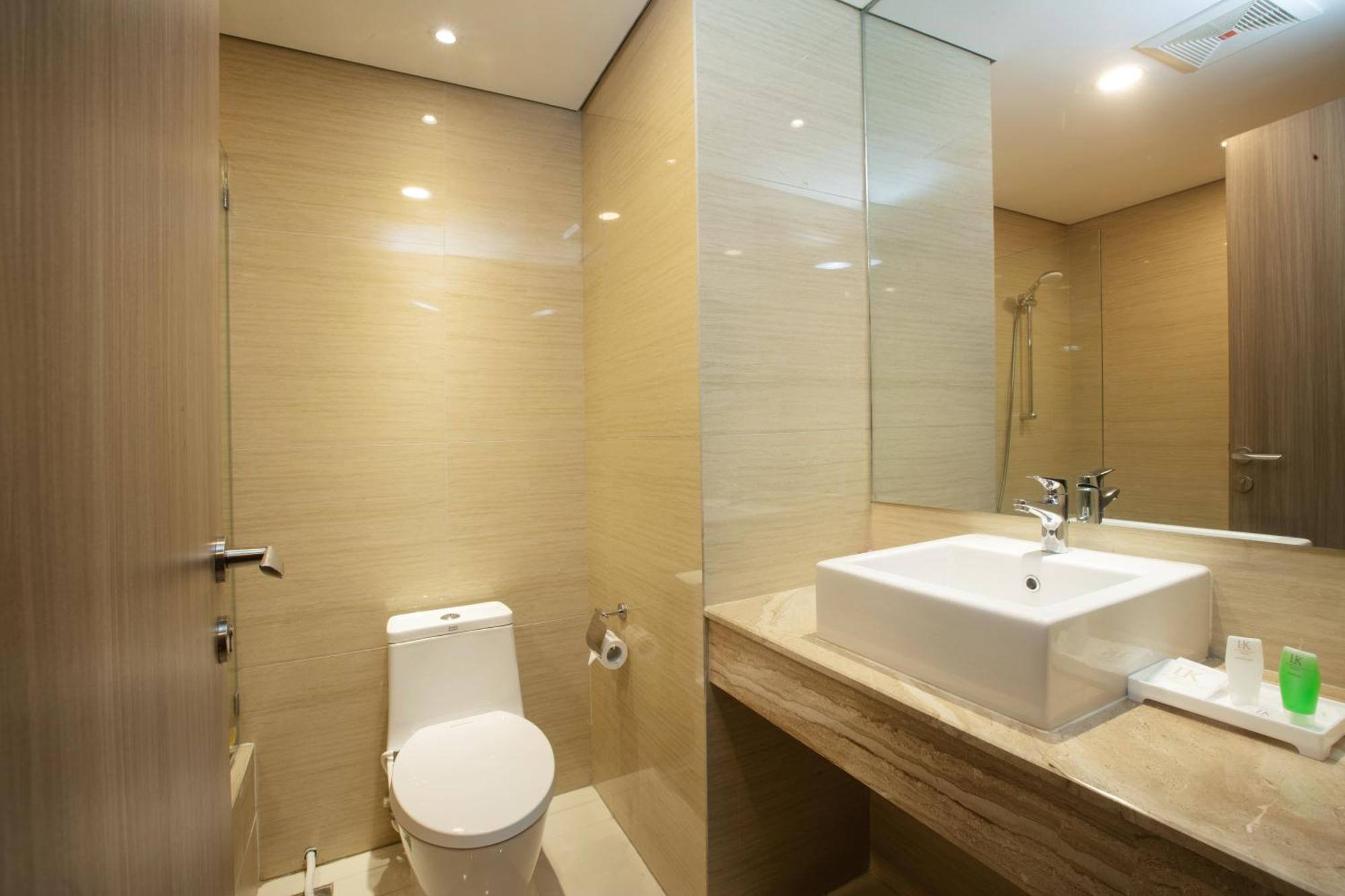 Louis Kienne Cikarang Hotel & Service Apartment 贝克西 外观 照片